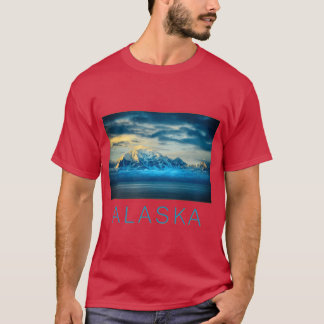 Camiseta Montanhas nevadas deslumbrantes no Alasca se eleva