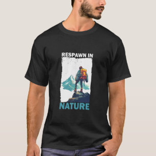 Camiseta Montanhista com Mochila nas Montanhas de Jogos