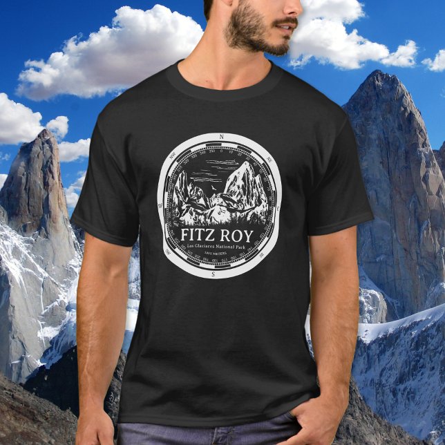 Camiseta Monte Fitz Roy - Cerro Chaltén América do Sul (Mount Fitz Roy T-Shirt in Back with a white compass and mountain illustration)