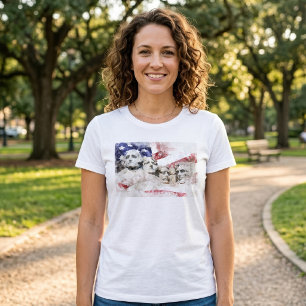 Camiseta Monte Rushmore com a bandeira americana acenando