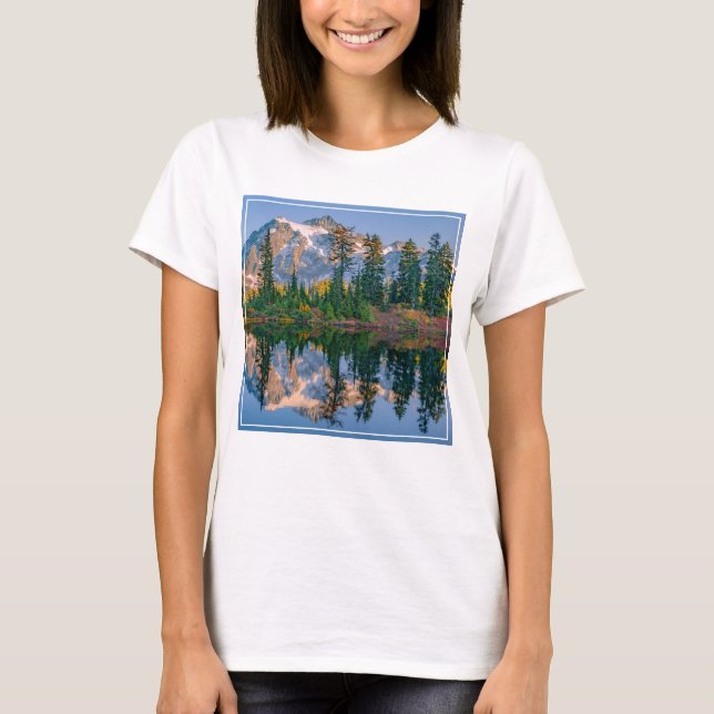 Camiseta Monte Shuksan refletido no Reflection Lake (Frente)