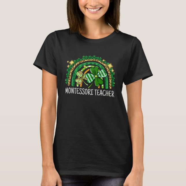 Camiseta Montessori Teacher Rainbow Lucky St Patrick's Day  (Frente)