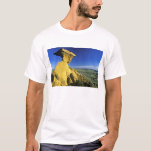 Camiseta Monumento de arenito na área de Hell Creek perto
