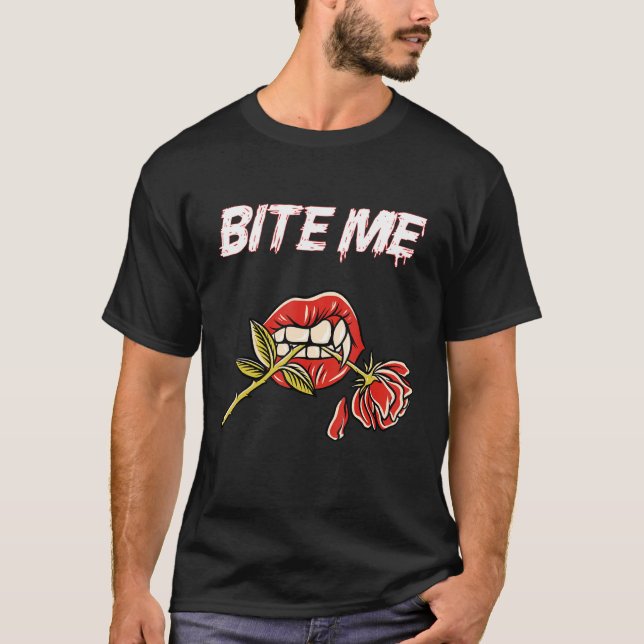Camiseta Morda-Me Dentes De Vampiro Com Rosa (Frente)