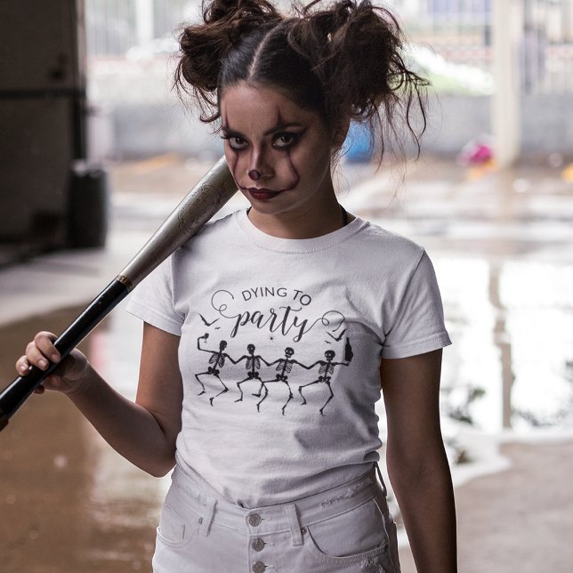 Camiseta Morrendo Em Uma Festa De Skeleton Halloween (Criador carregado)