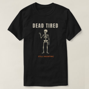 Camiseta Morto de Cansaço Ainda Assombrando Piada de Hallow