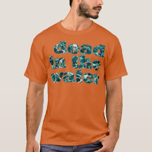 Camiseta morto na água