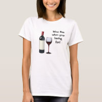 Moscas do vinho quando seu ter o t-shirt do