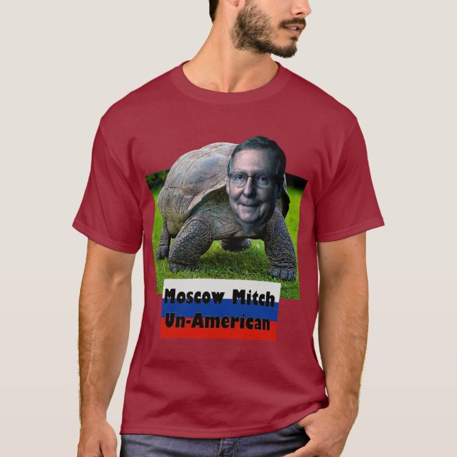 Camiseta Moscou Mitch é Un-Americano, Tartaruga, Bandeira,  (Frente)