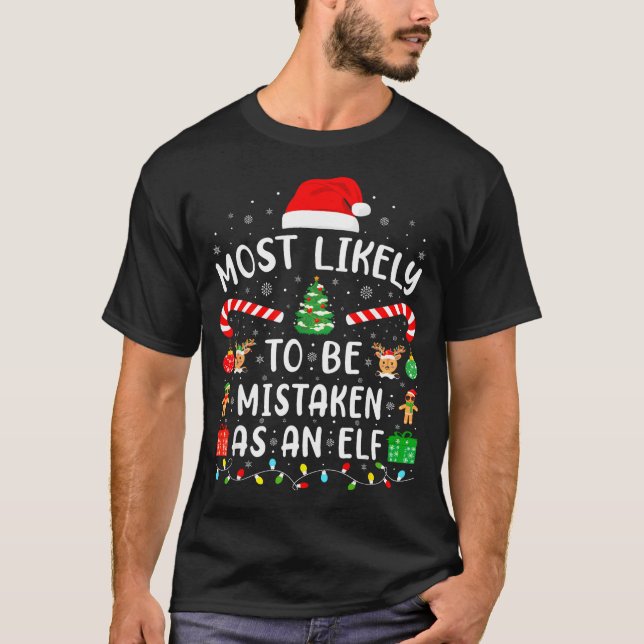 Camiseta Most Likely To Be Mistaken As An Elf Matching Fami (Frente)
