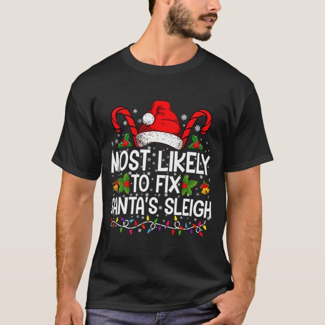 Camiseta Most Likely To Fix Santas Sleigh Family Christmas  (Frente)