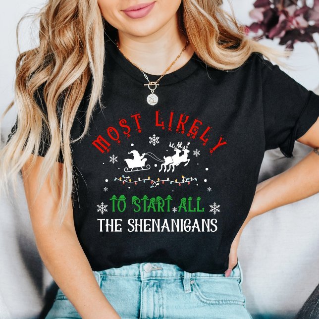 Camiseta Most Likely to Start All the Shenanigans Christmas (Criador carregado)