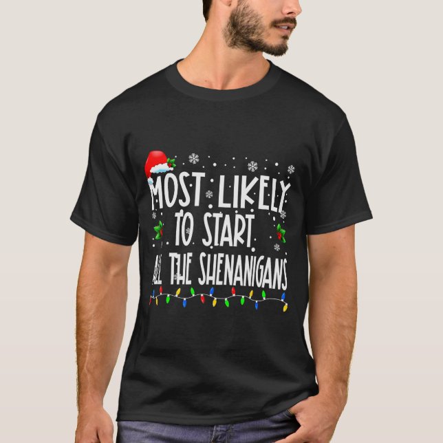 Camiseta Most Likely To Start All The Shenanigans Christmas (Frente)