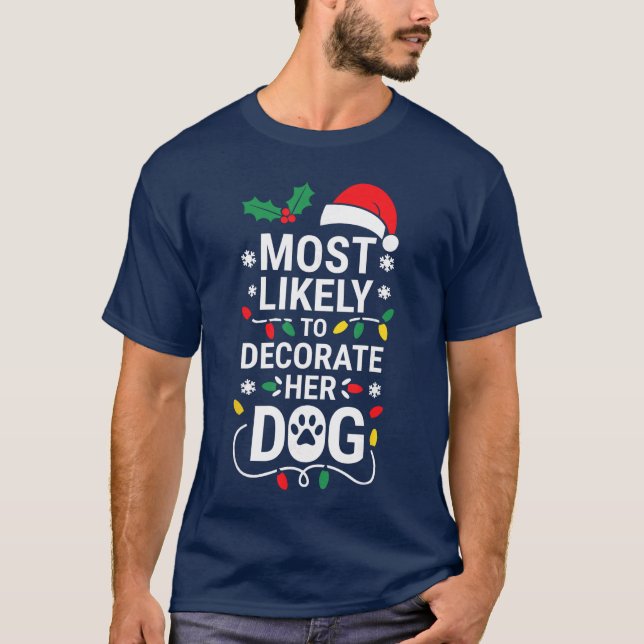 Camiseta Most Likelyo Decorate Her Dog Family Christmas vin (Frente)