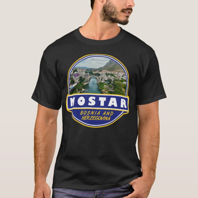 Camiseta Mostar Bósnia e Herzegovina - Viagem de Arte Emble (Frente)