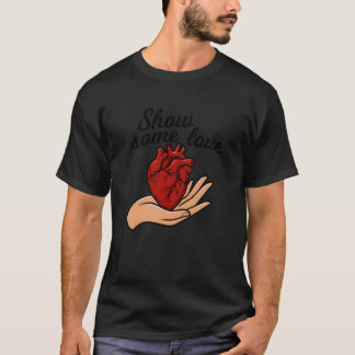Camiseta Mostre Amor com uma garota carinhosa