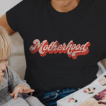Camiseta Motherhood Retro Funny Mãe Mamãe Dia de as mães<br><div class="desc">Comemore a maternidade em estilo com nosso design de Dia de as mães de Motherhood Retro Funny. Escolha seu design,  cor e tamanho para o ajustado perfeito. Um presente de excelente para todas as mães incríveis lá fora,  e para mostrar seu apreço pela super-mulher em sua vida!</div>