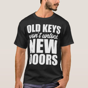 Camiseta Motivacional 'Chaves Velhas Não Abrem Por