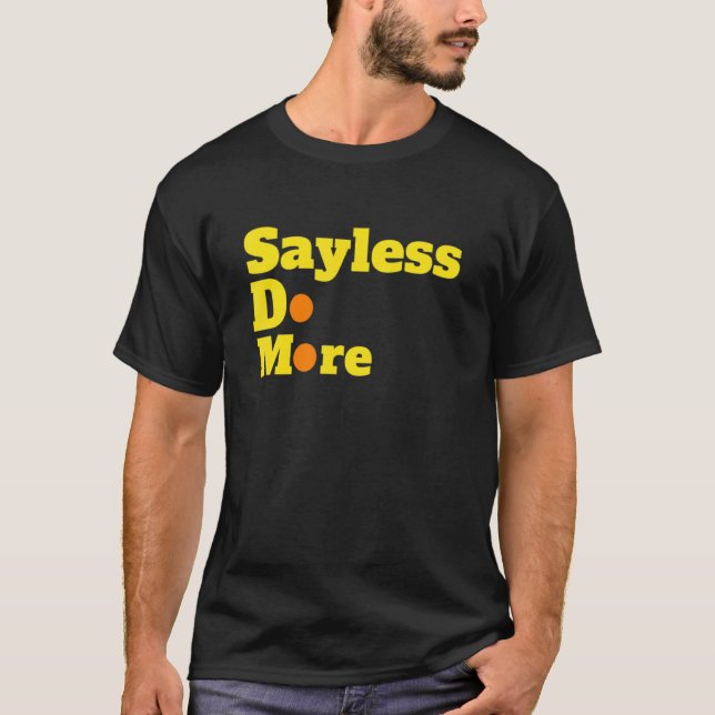 Camiseta Motivational Say L E S S Graphic More Action (Frente)