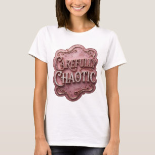 Camiseta Motivo Artístico Dourado e CAPTIVANTE Caos CUIDADO