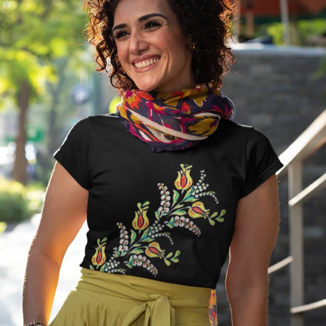 Camiseta motivos florais amarelos brancos (Criador carregado)