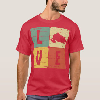 Camiseta motocicleta de motocicleta que anda pelas ruas sem