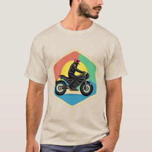 Camiseta Motociclista Elegante Pilotando Bicicleta Retrô