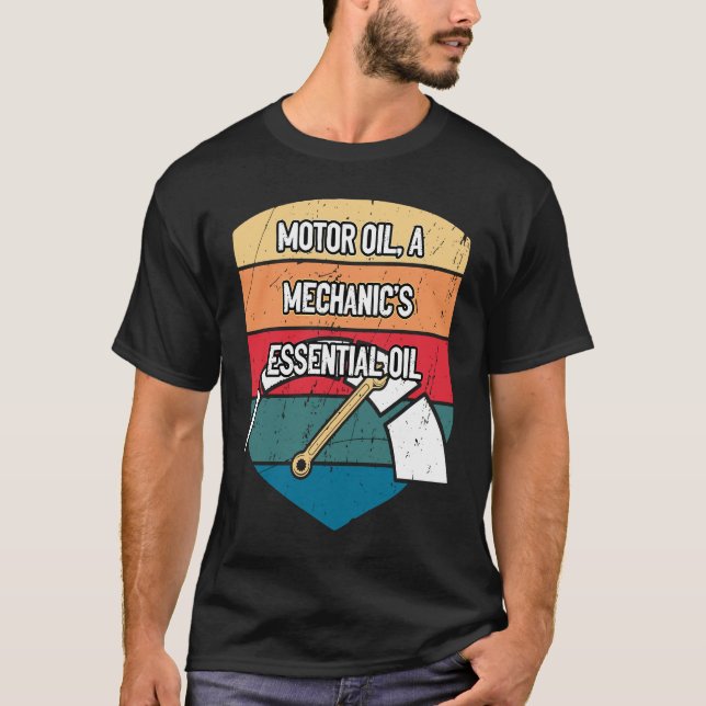 Camiseta Motor Oil Essential Oil  Car  Humor Car Enthusiast (Frente)
