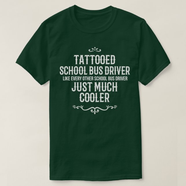 Camiseta Motorista De Ônibus Escolar Tatuado Como Qualquer  (Frente do Design)