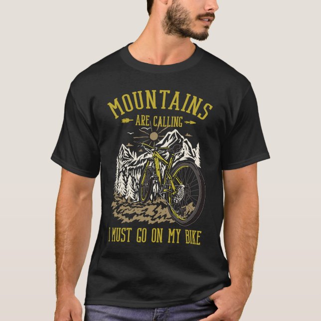 Camiseta Mountains Are Calling & I Must Go On My Bike Campi (Frente)
