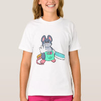 Mouse como cabeceira com tesoura e pente