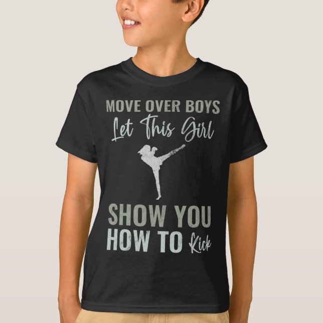 Camiseta Move Over Boys Let This Girl Show You Funny Kickbo (Frente)