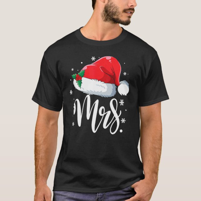 Camiseta Mrs Claus Santa Christmas Matching Couple Pajamas  (Frente)