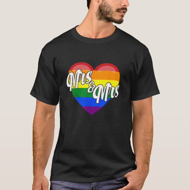 Camiseta Mrs & Mrs Lesbian Gay LGBTQ Pride Month Support Gr (Frente)