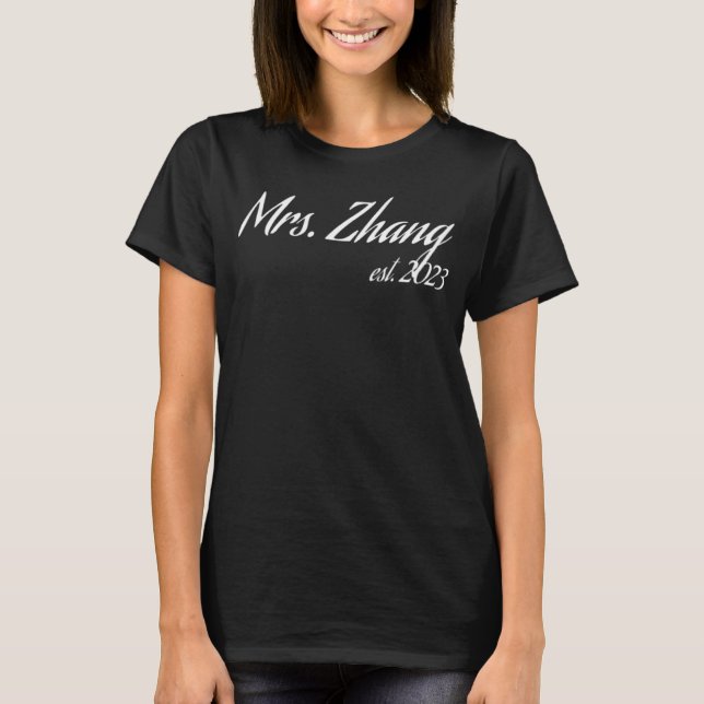 Camiseta Mrs ZHANG 2023 new bride bridal shower wedding (Frente)