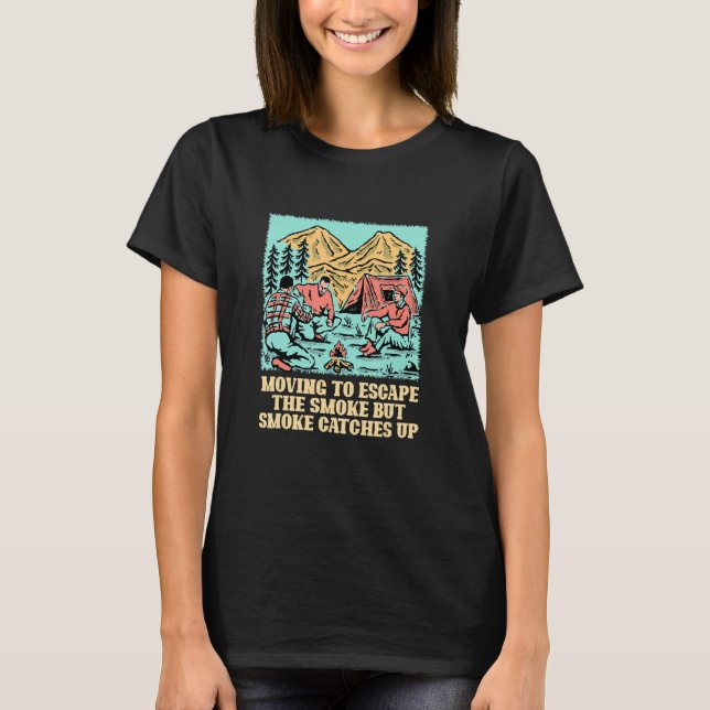 Camiseta Mudando para Escapar da Fumaça Camping Humor de Ca (Frente)
