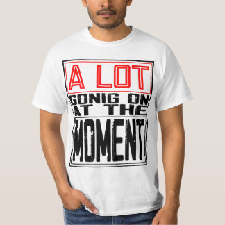 Camiseta Muita coisa acontecendo no momento