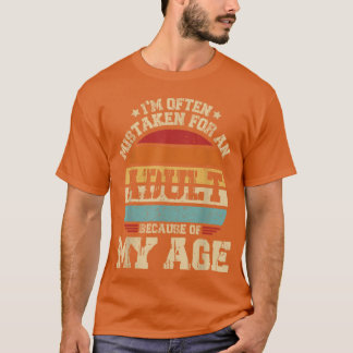 Camiseta Muitas vezes sou confundido com um adulto por caus