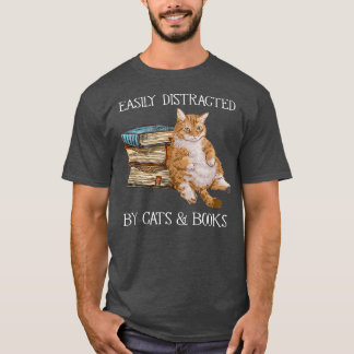 Camiseta Muito facilmente distraído por gatos e livros, ama