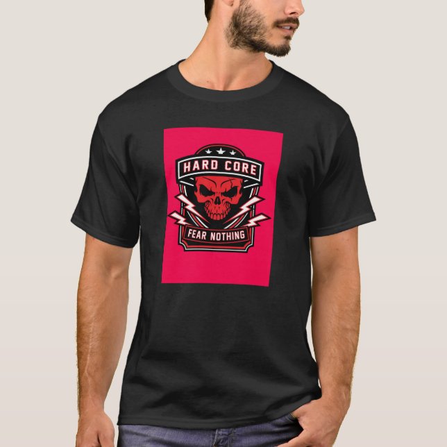 Camiseta Muito Medo Não Tem Crachá Vermelho (Frente)