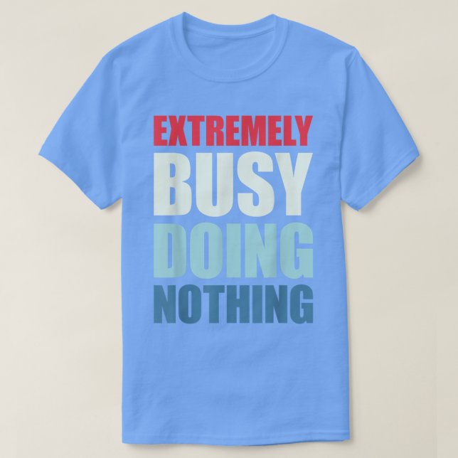 Camiseta Muito Ocupado Fazendo Nada (Frente do Design)