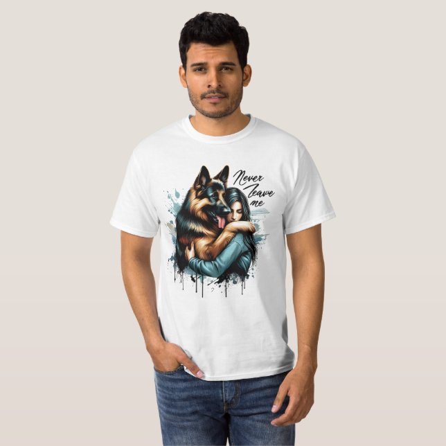 Camiseta Mulher Abraçando German shepherd Com Nunca Me Deix (Frente Completa)