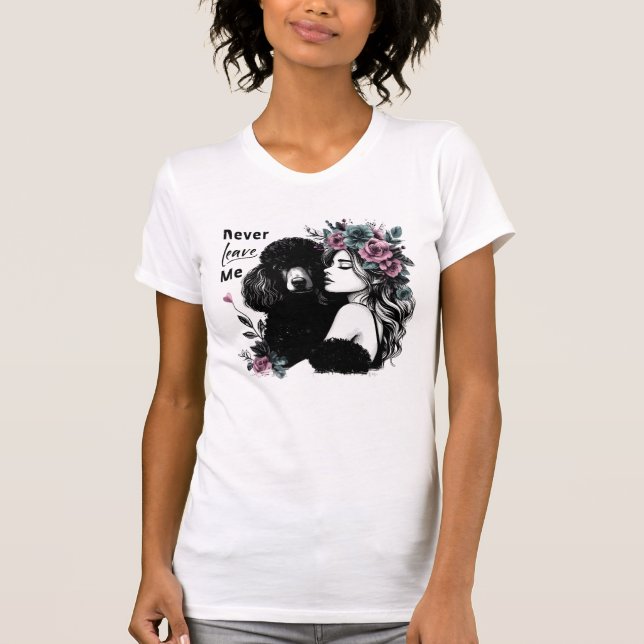 Camiseta Mulher Abrindo Poodle Com Flores (Frente)