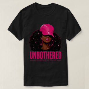 Camiseta Mulher Afro com Boné Rosa Sem Preocupações Arte Ur