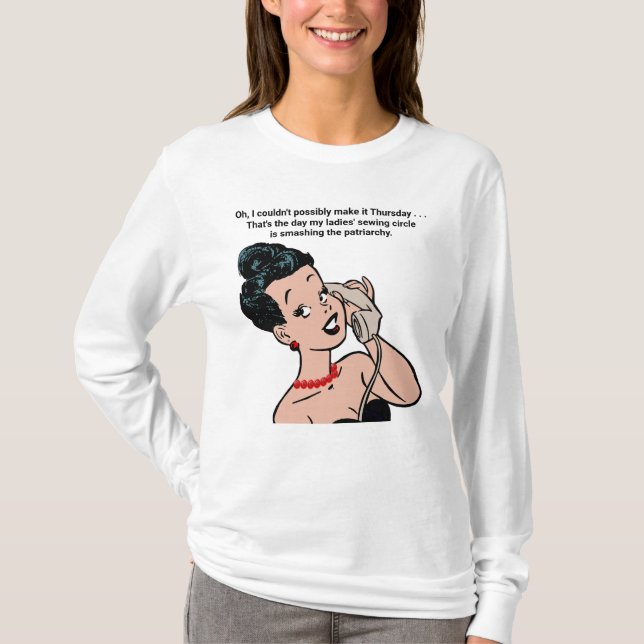 Camiseta Mulher ao telefone esmaga a Patriarquia (Frente)