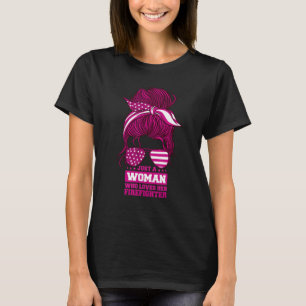 Camiseta Mulher Bombeiro Só uma mulher que ama seu Firefi
