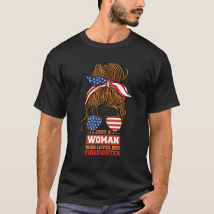 Camiseta Mulher Bombeiro Só uma mulher que ama seu Firefi