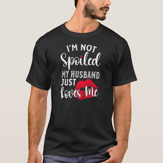 Camiseta Mulher casada Esposa não mimada Meu Marido Jus (Frente)