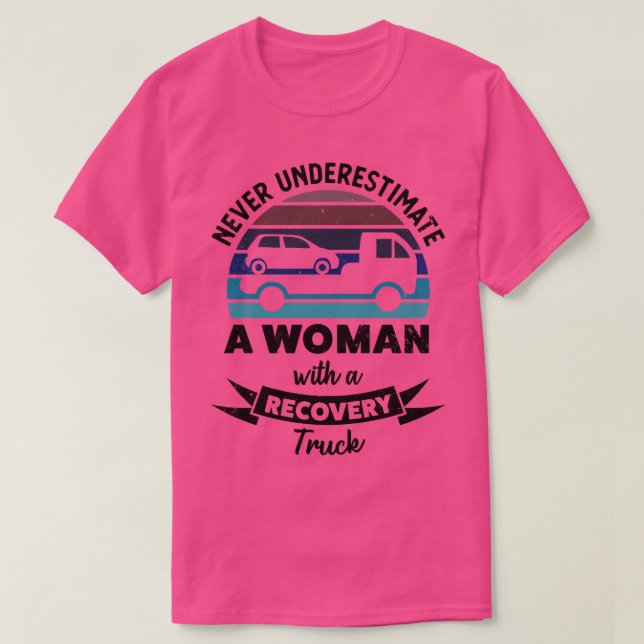 Camiseta Mulher Com Caminhão De Recuperação, Dando Presente (Frente do Design)