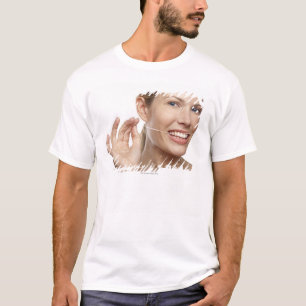 Camiseta Mulher contra os dentes flossing do fundo branco,